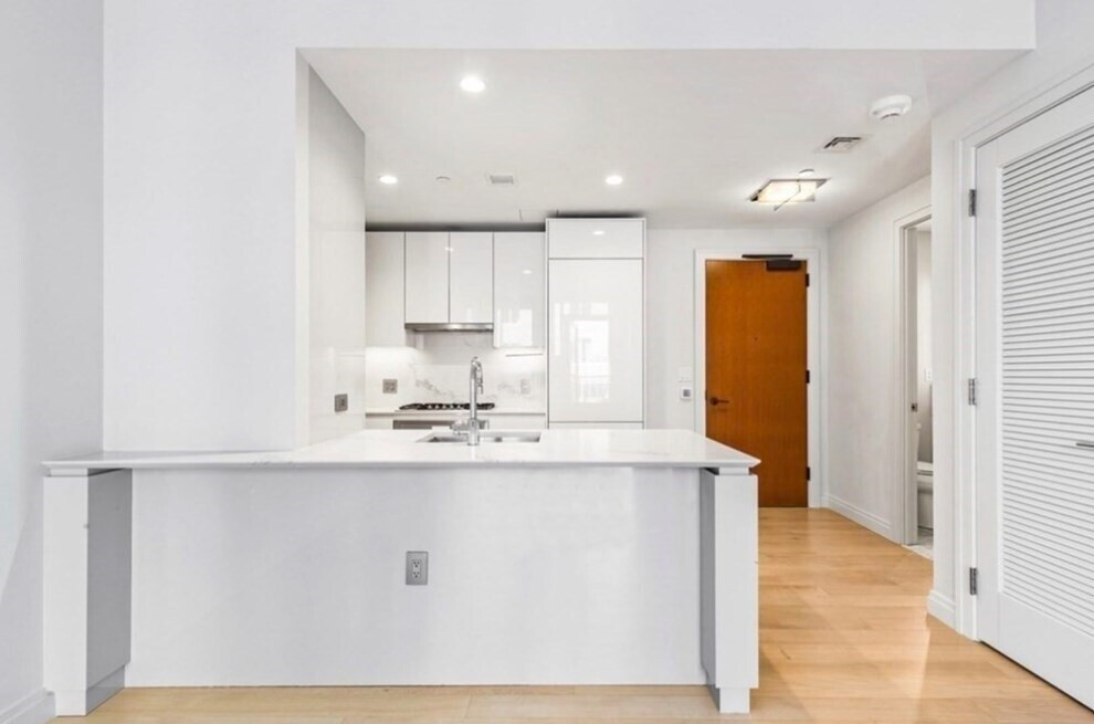 Foto principal - 135 Seaport Blvd