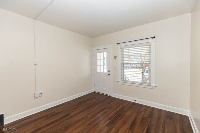 Building Photo - 1598 Alameda Ave