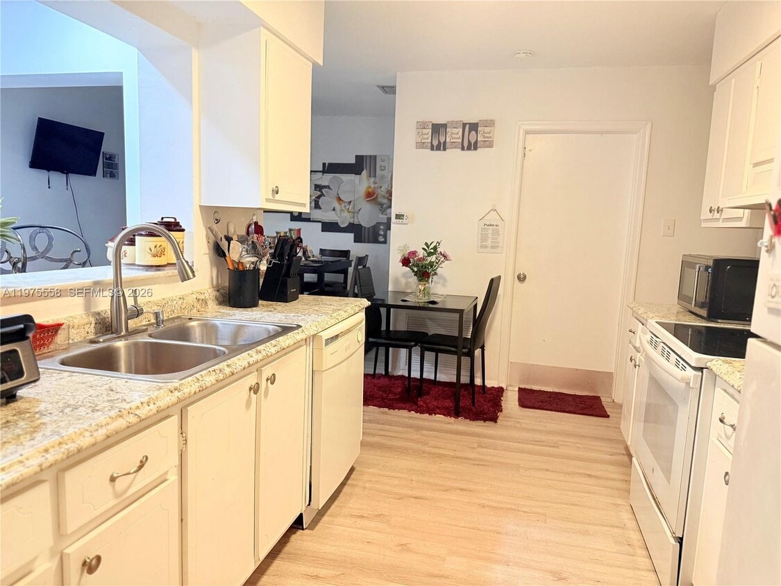 Foto del edificio - 7102 NW 73rd St