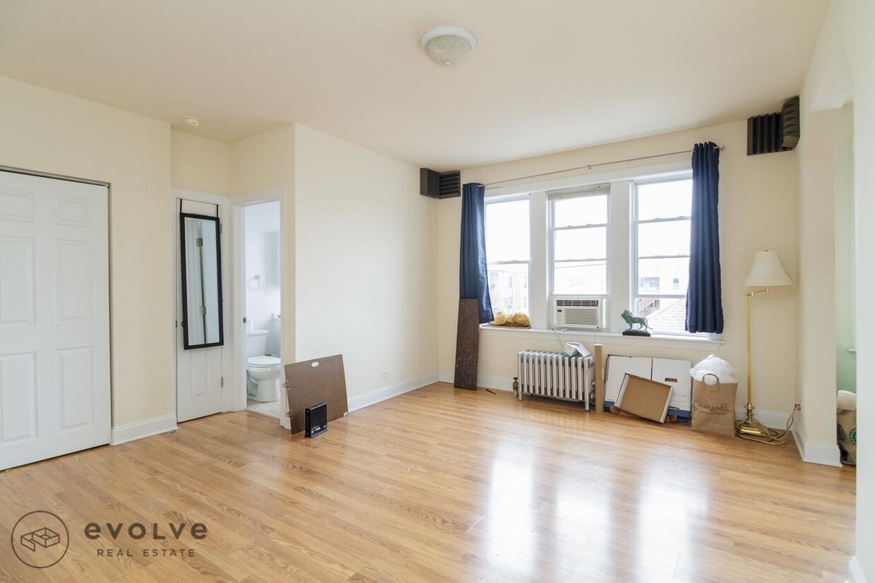 Primary Photo - 2610 N Kimball Ave