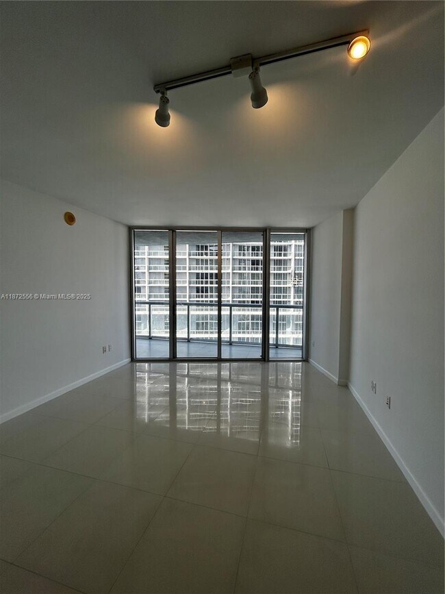 Foto del edificio - 495 Brickell Ave