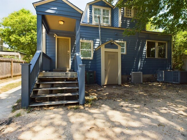 Building Photo - 705 E 32nd St