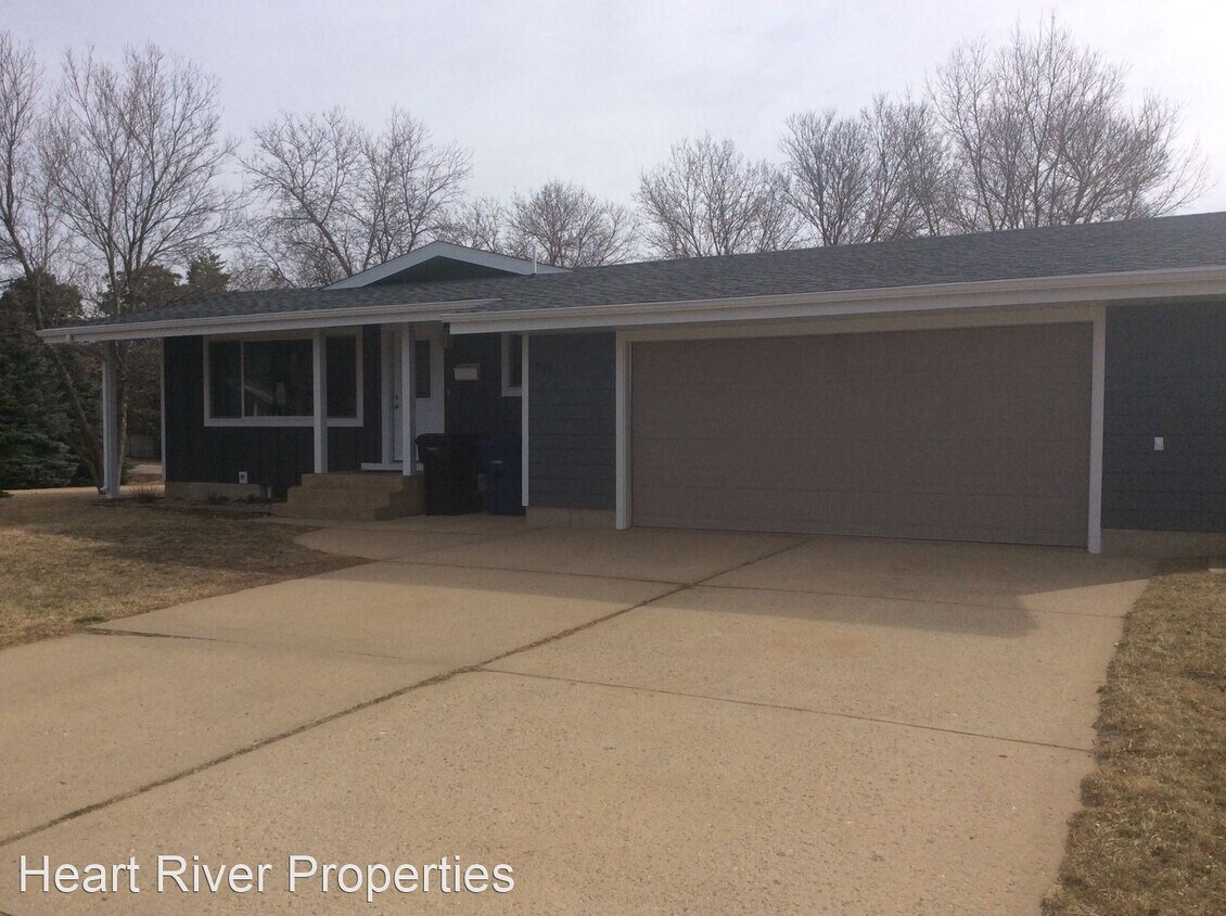 3 br, 2 bath House 998 13th Ave W House Rental in Dickinson, ND