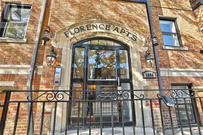 Building Photo - 1094 College St