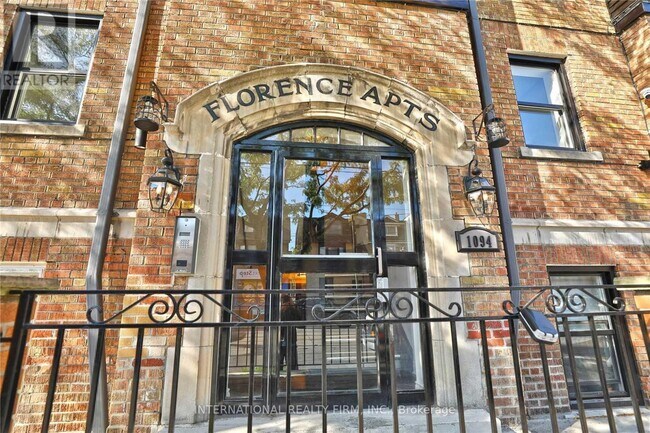 Photo du bâtiment - 1094 College St
