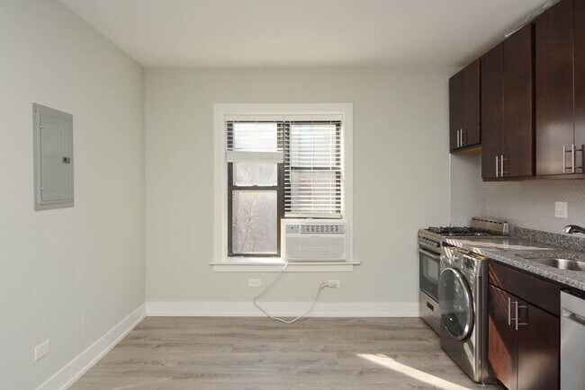 Foto del edificio - 533 W Belden Ave