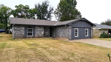 Building Photo - 741 S Glen Ln