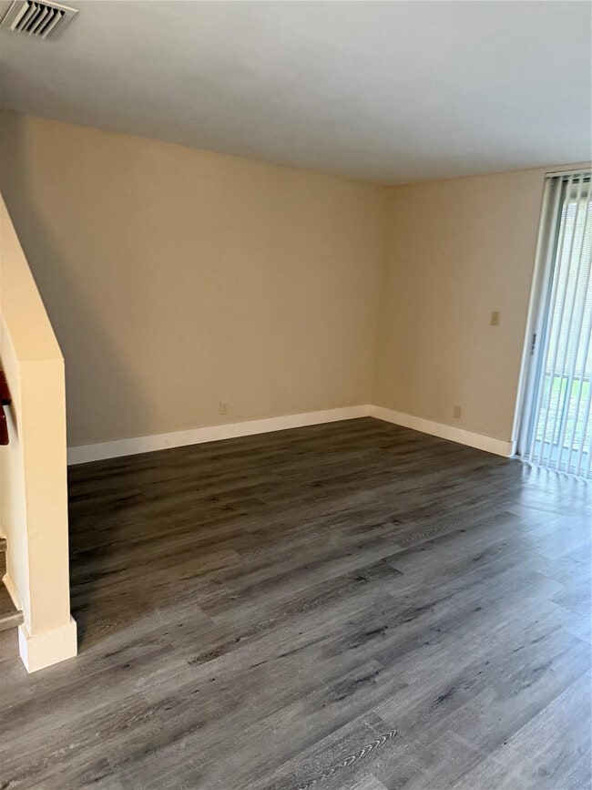 Foto del edificio - 1349 Sussex Dr