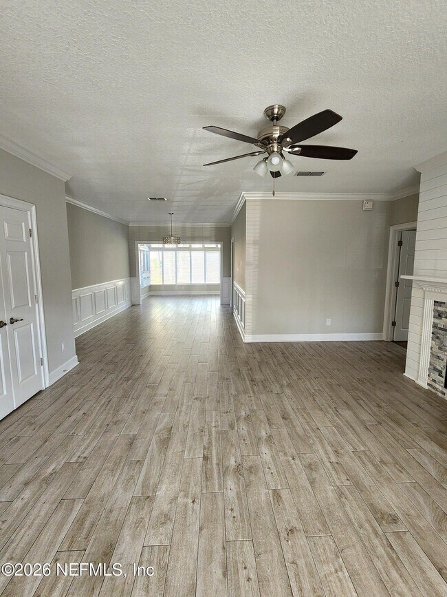 Foto del edificio - 403 Branch Wood Ln