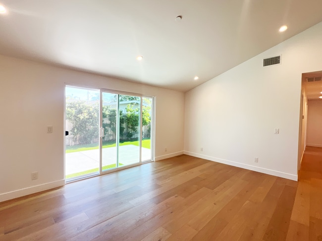Great room - 326 Hamilton St