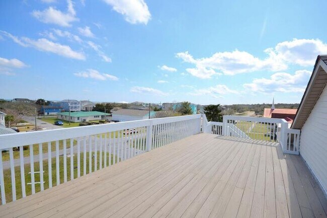 Building Photo - 7 bedroom in Kure Beach NC 28449