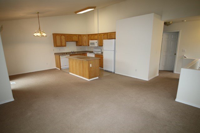 Building Photo - 3 Bedroom Condo in South Anchorage!