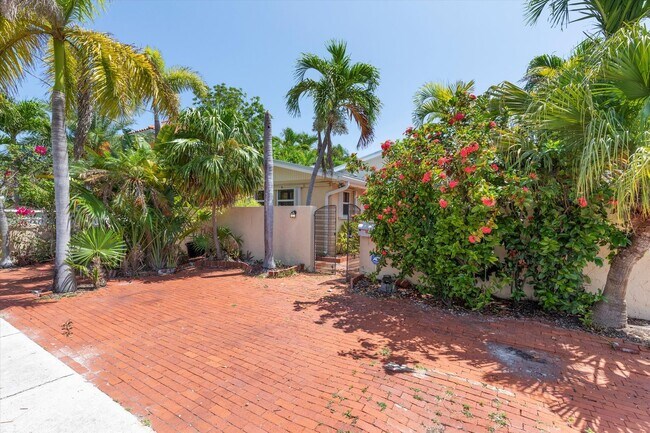 Building Photo - Welcome to 22 Key Haven Canal Home!