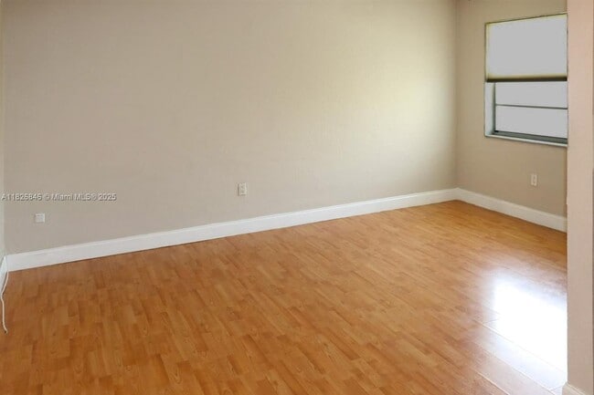 Building Photo - 427 Santander Ave