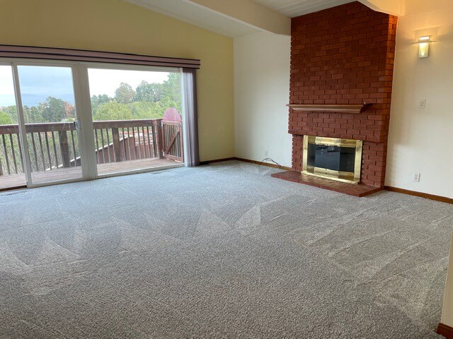Building Photo - 985 Larkspur Dr