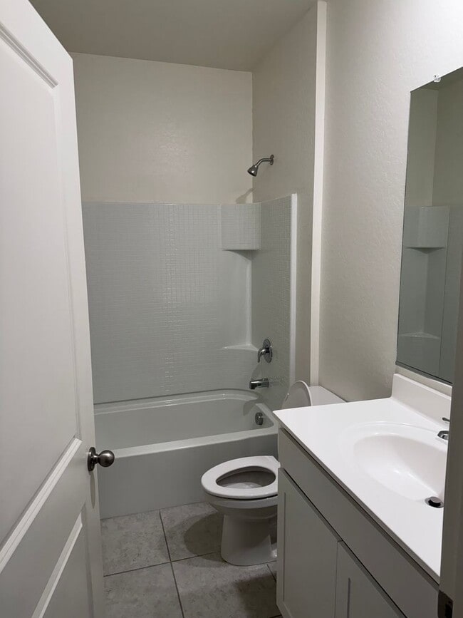 Foto del edificio - New home for Rent