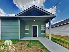 Building Photo - 413 E Avenue G