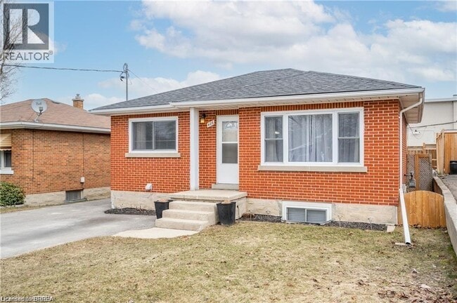 Building Photo - 426 Highland Rd E