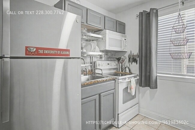 Foto del edificio - 1664 Beach Blvd
