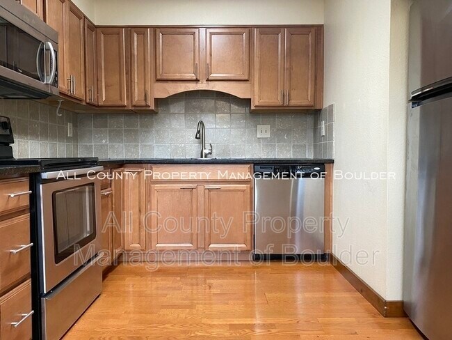 Foto del edificio - 5540 Stonewall Pl