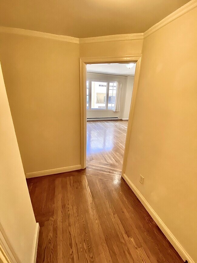 Pasillo - 150 17th St