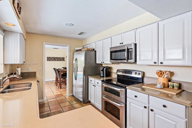Building Photo - 3 br, 2.5 bath House - 1160 Singer Dr