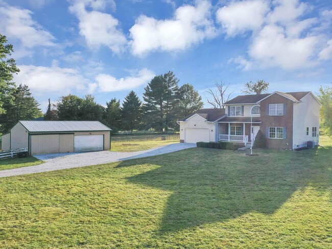 Building Photo - Your country retreat awaits!