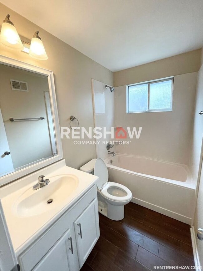 Building Photo - Classic 2/1 Bartlett Duplex Now Available ...