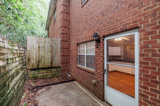 Building Photo - 205 Woodstone Dr