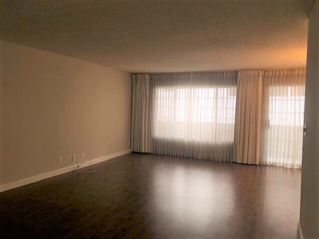 Foto del edificio - 4647 Willis Ave