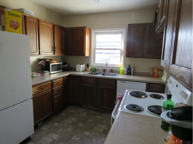 kitchen - 720 3rd St N