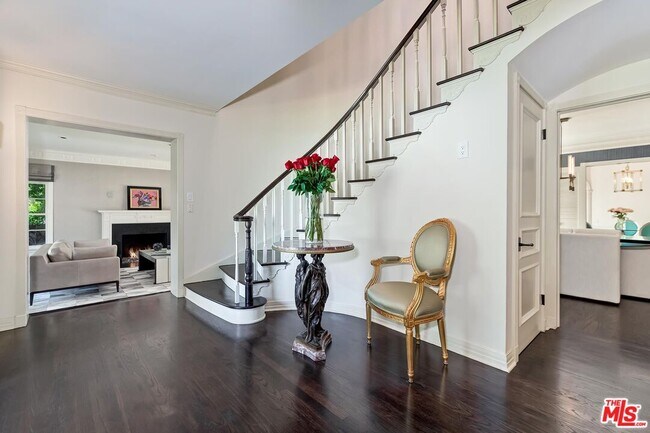 Building Photo - 9879 Carmelita Ave
