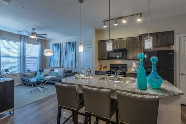 Save Big—Call Now! Get $500 Off Your Rent! - Save Big—Call Now! Get $500 Off Your Rent! Apartment