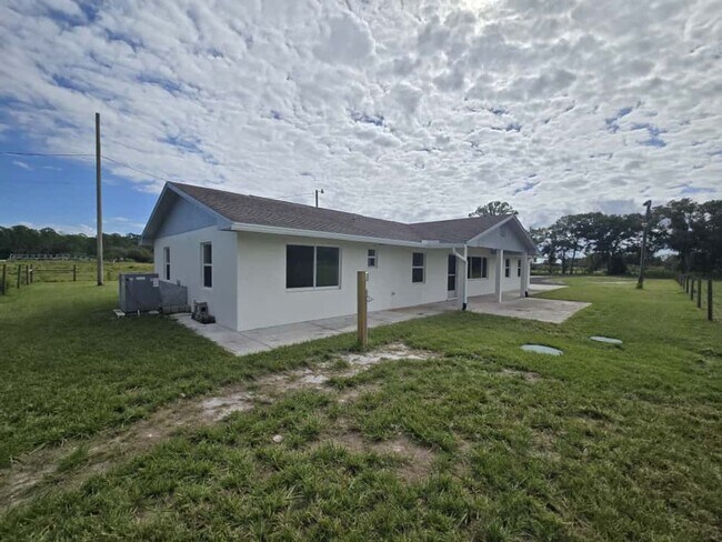 Foto del edificio - Beautiful Fort Pierce Home – Great Locatio...