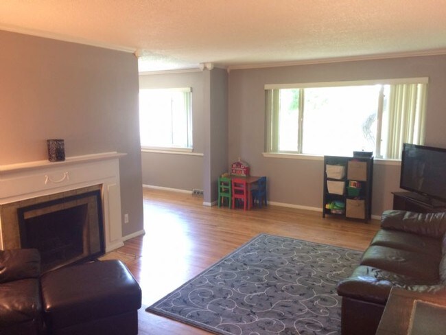 Building Photo - 3417 Groman Ct NE