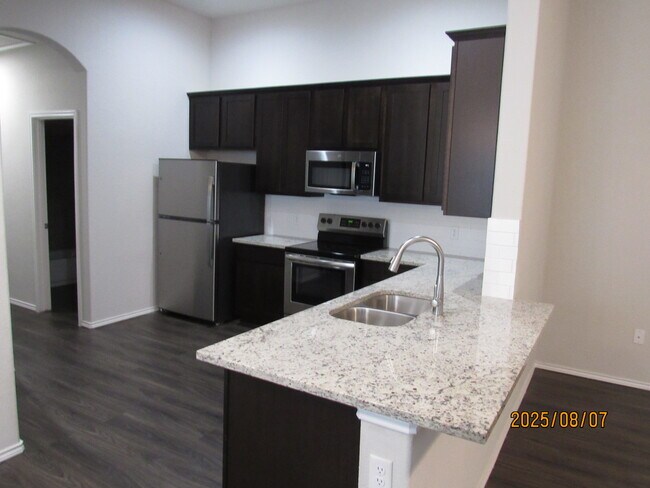 Building Photo - 619 Heathers Way
