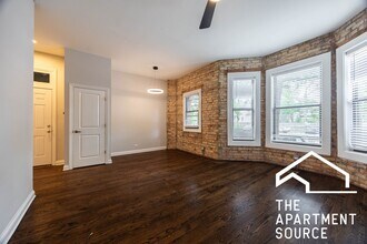 Building Photo - 1758 W Montrose Ave