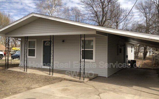 Building Photo - 2252 N Clifton Ave