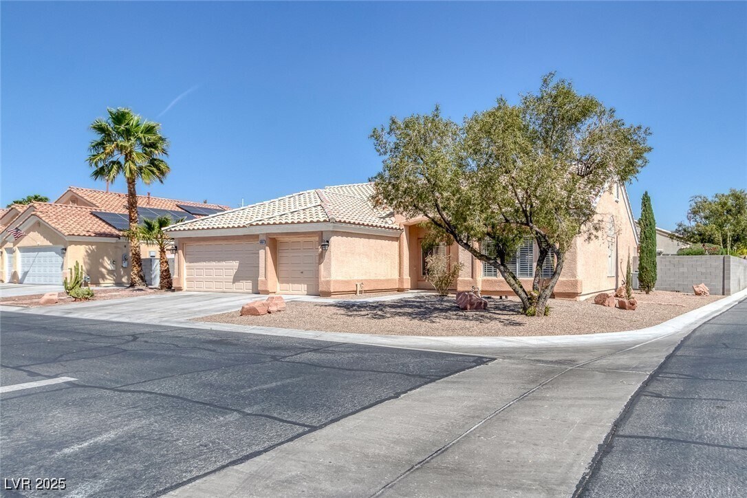 Foto principal - 5808 Spinnaker Reach Ave