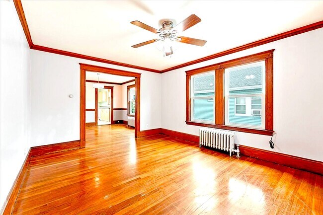 Foto del edificio - 43 Glenwood Rd