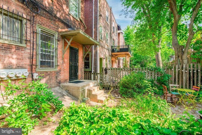 Building Photo - 257 S 46th St