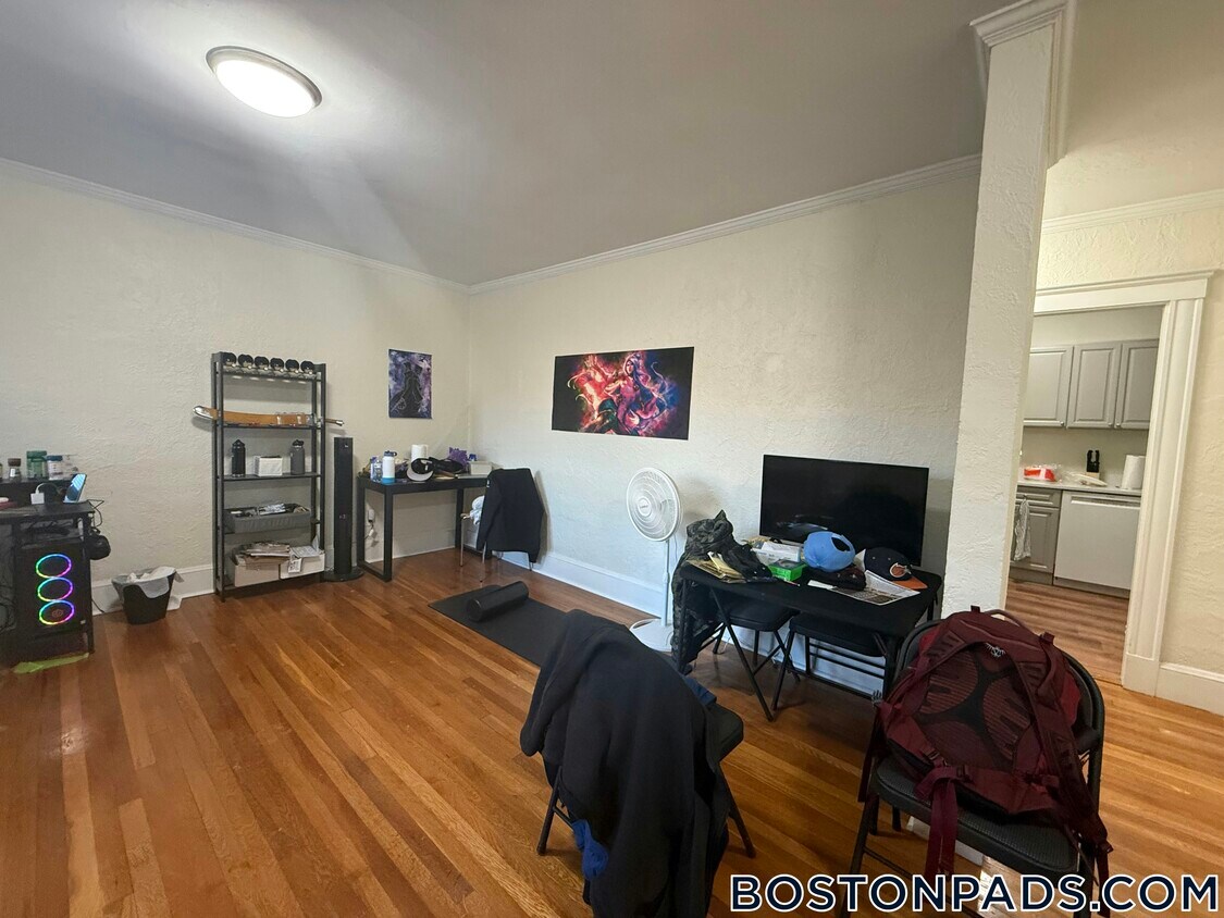 Foto del edificio - 16 Lakeville Rd