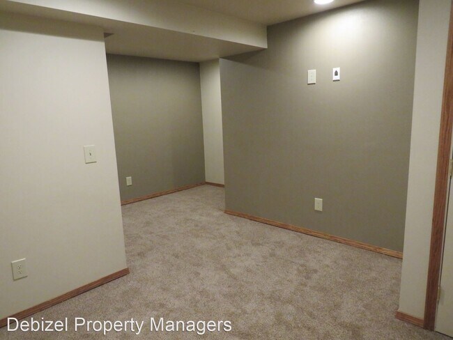 Building Photo - 4 br, 3.5 bath House - 708 Pebble Beach Road