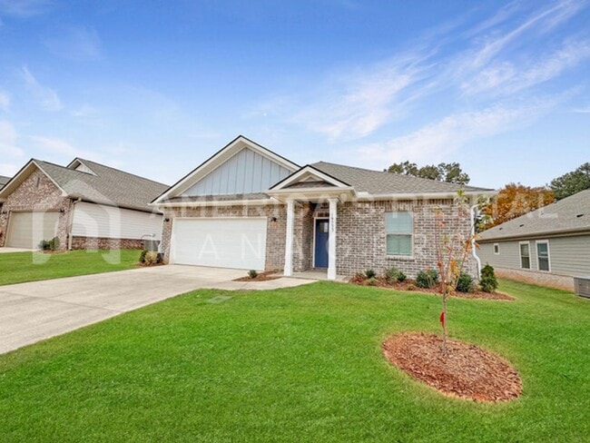 Building Photo - DEPOSIT PENDING! Single-Level Living in At...