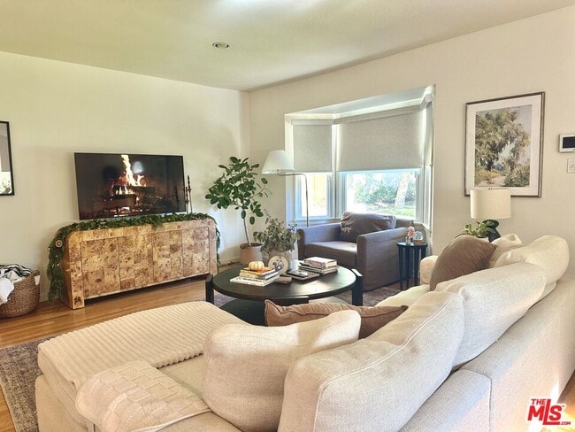 Foto del edificio - 1107 S Bundy Dr