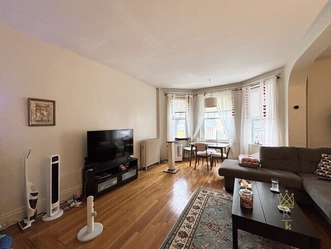 Foto del edificio - 28 Littell Rd