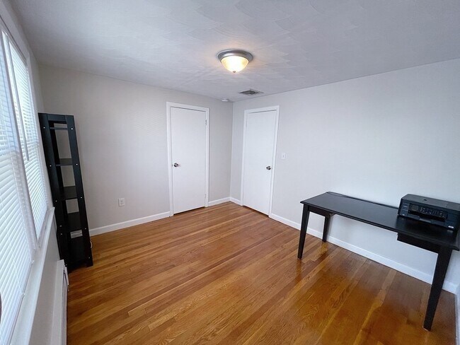 Foto del edificio - 170 Rumney Rd