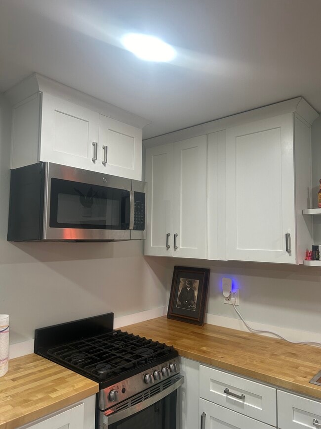 Building Photo - 2005 10th St