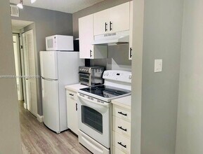 Building Photo - 10450 SW 157th Ct