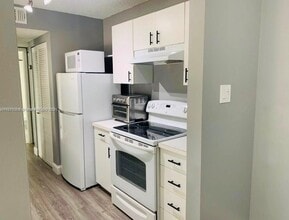 Building Photo - 10450 SW 157th Ct